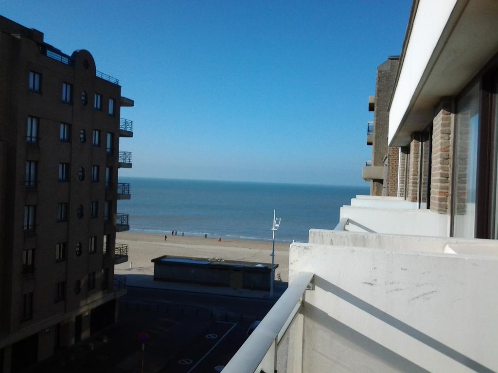 Zonnig Appartement Met Zeezicht Koksijde Eksteriør billede